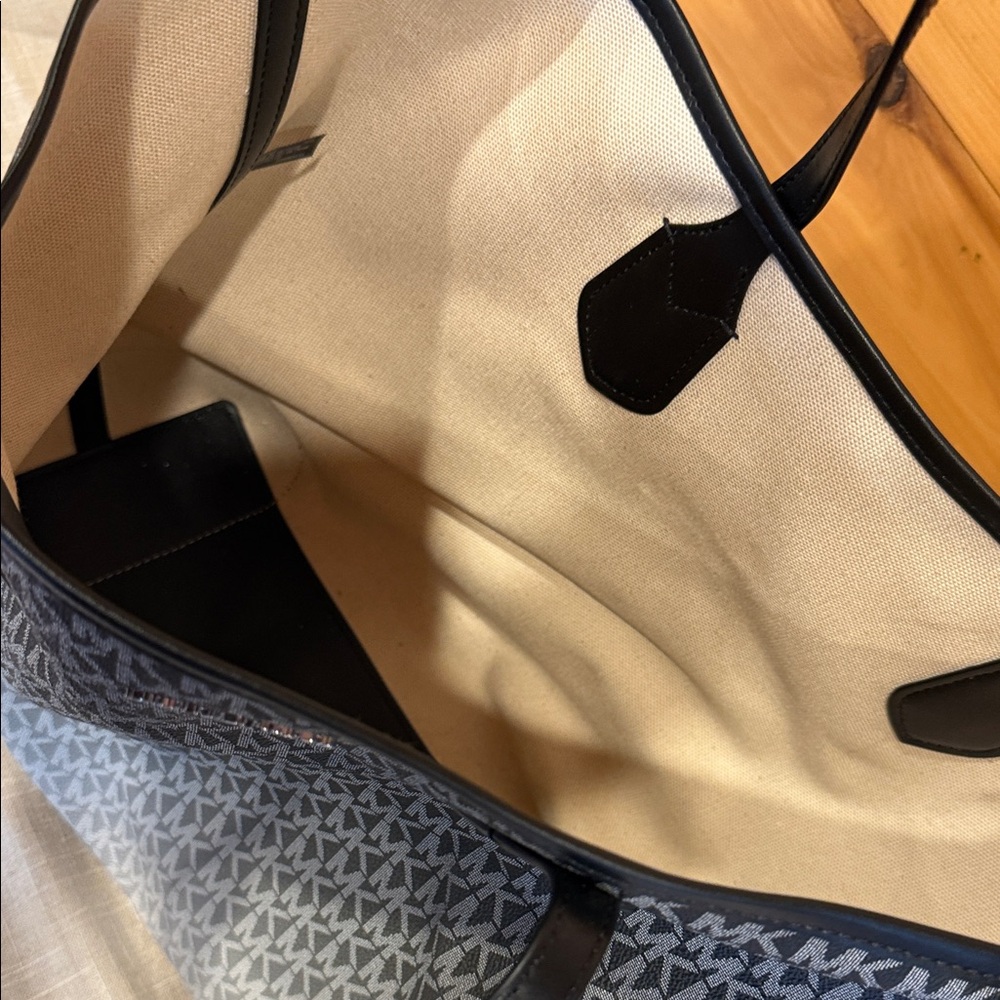 Michael Kors (Eva) Stylish Black and Gray Tote Bag Set - Picture 6 of 8